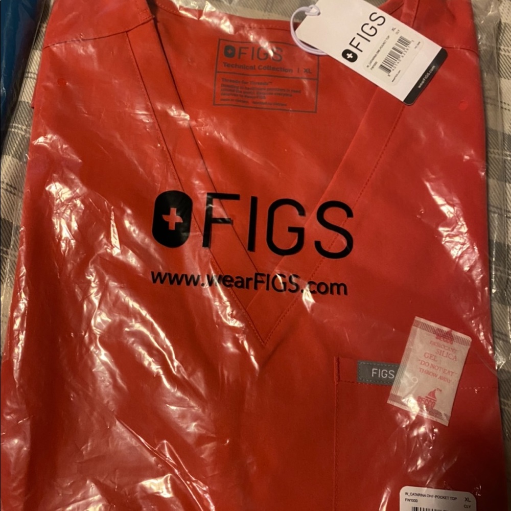 FIGS Catarina One Pocket Scrub Top in Clay